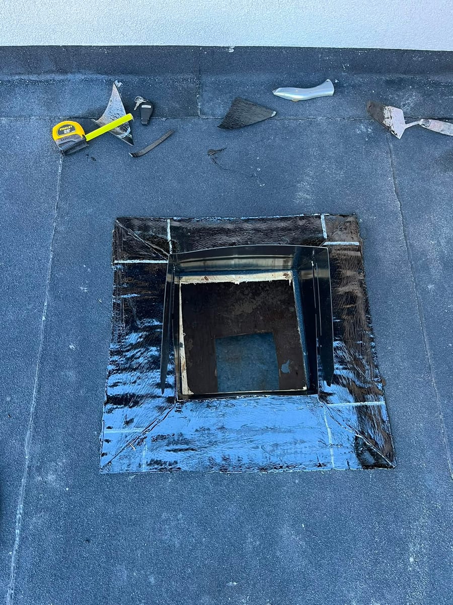 Curb opening on a flat roof flashed with SBS membrane